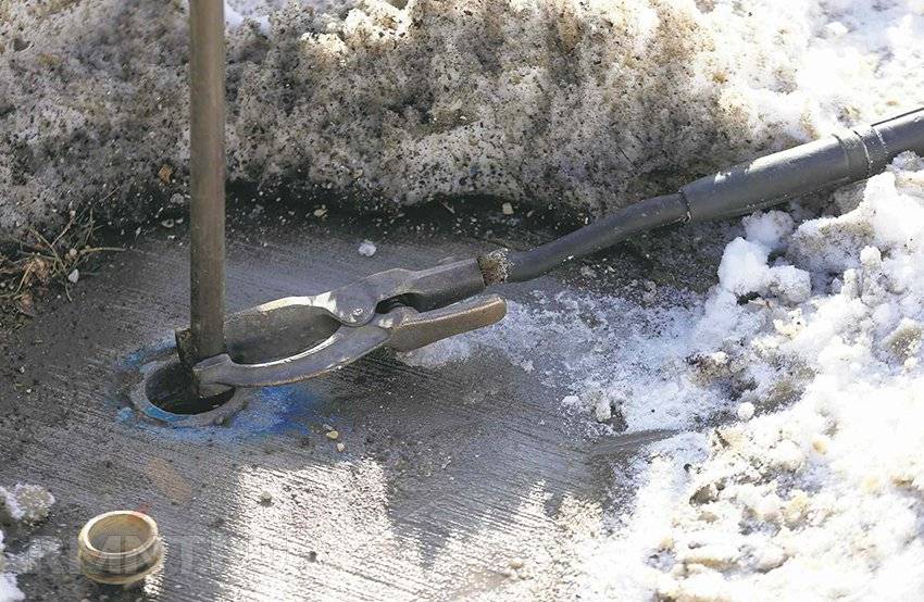 Разморозка трубы отвода воды септика в Троицке